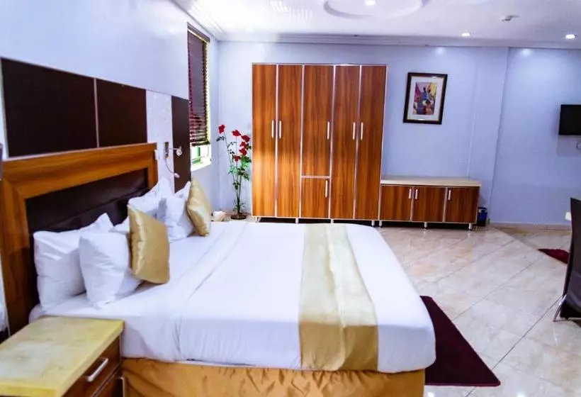 هتل De Meros  And Suites