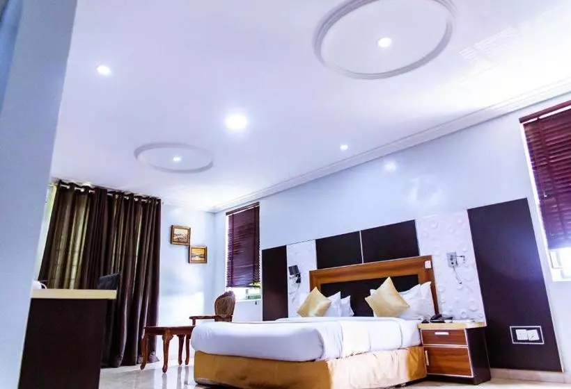 هتل De Meros  And Suites