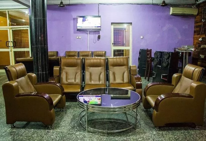 هتل Emglo Suites