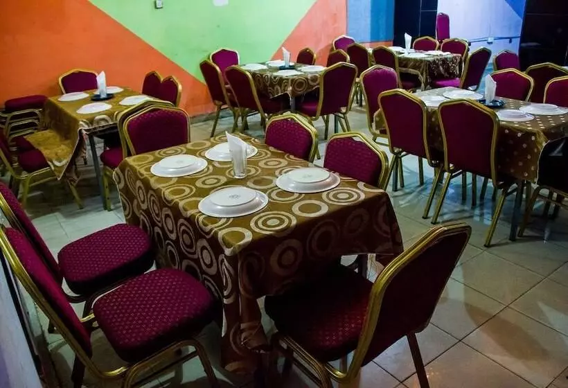 هتل Emglo Suites