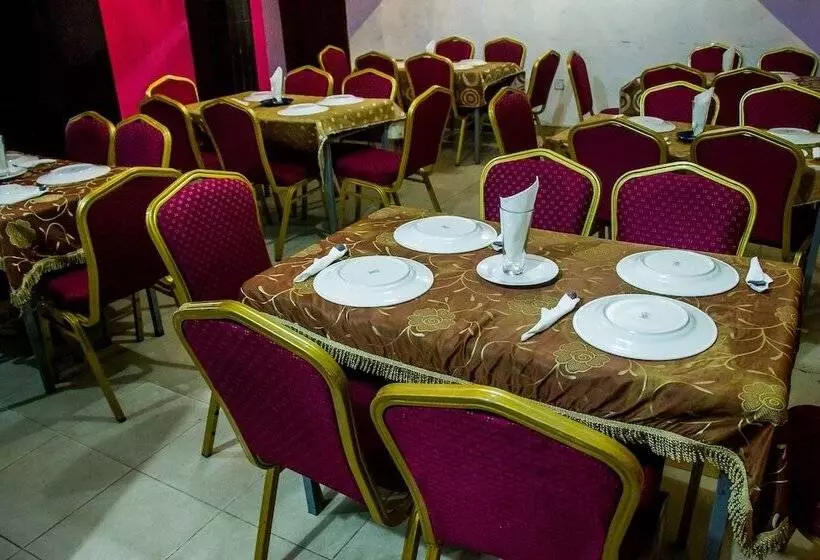 هتل Emglo Suites