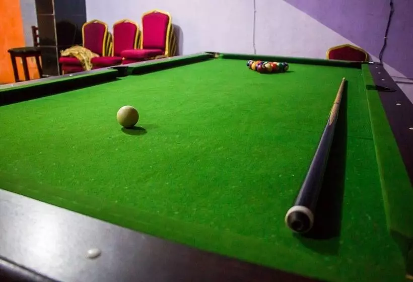هتل Emglo Suites