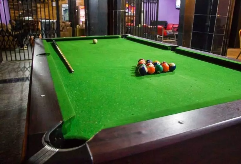 هتل Emglo Suites