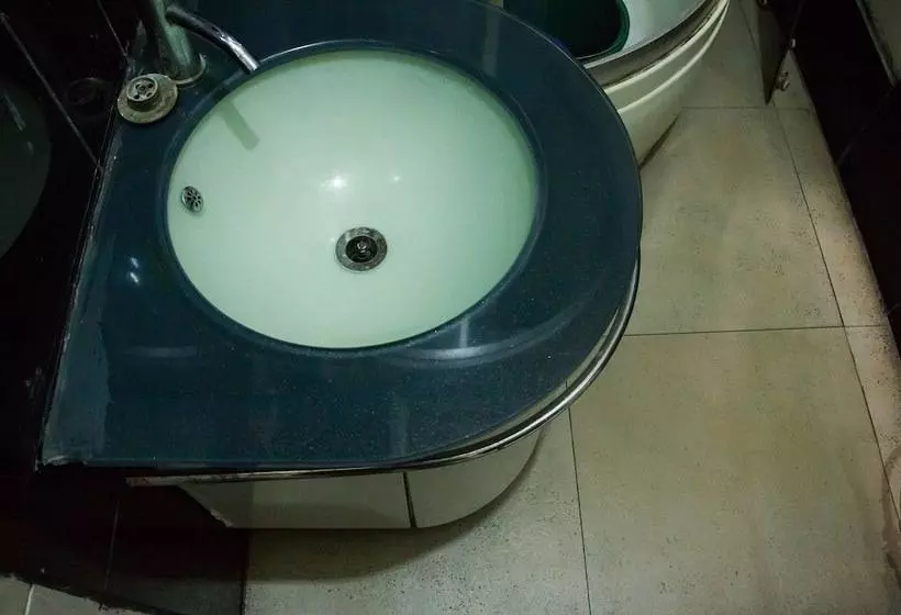 هتل Emglo Suites