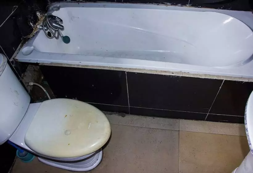 هتل Emglo Suites