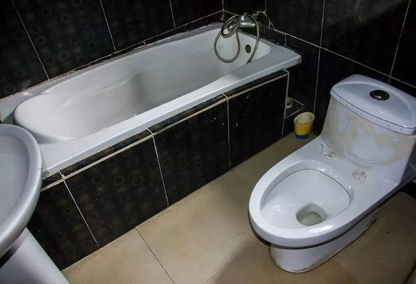 هتل Emglo Suites