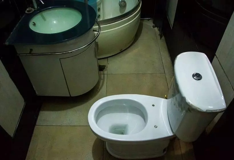هتل Emglo Suites