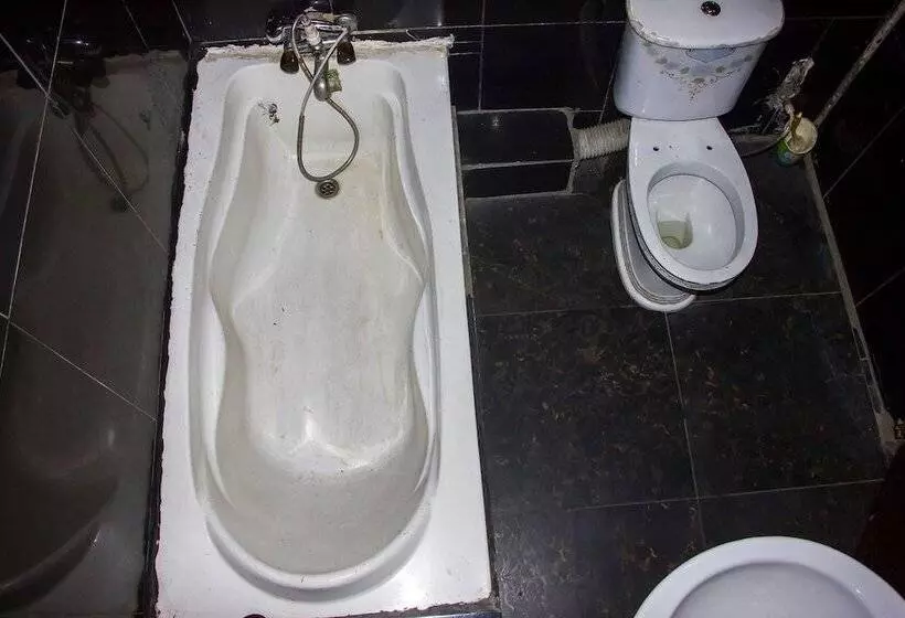 هتل Emglo Suites