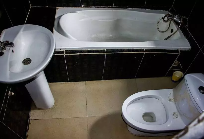 هتل Emglo Suites