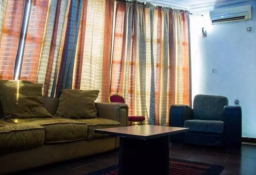 هتل Emglo Suites