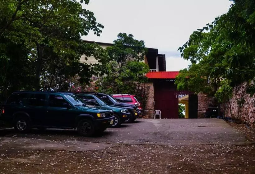 هتل Habitation Des Lauriers