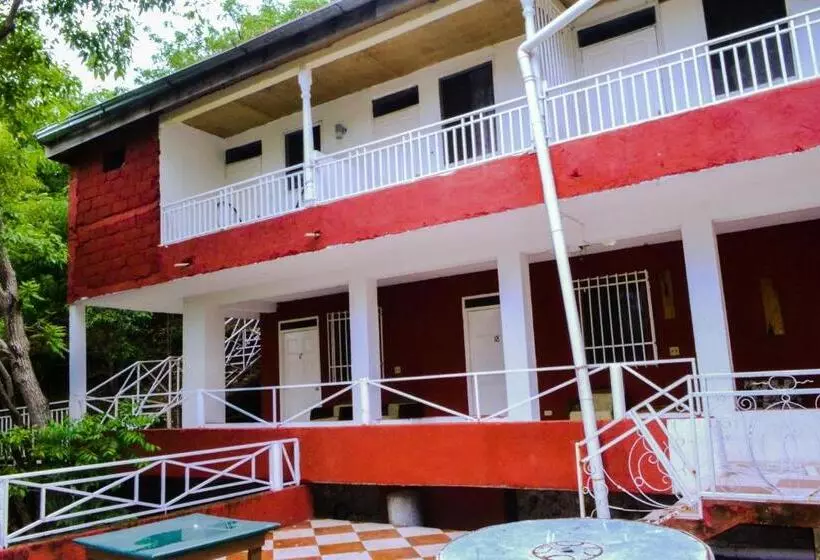هتل Habitation Des Lauriers