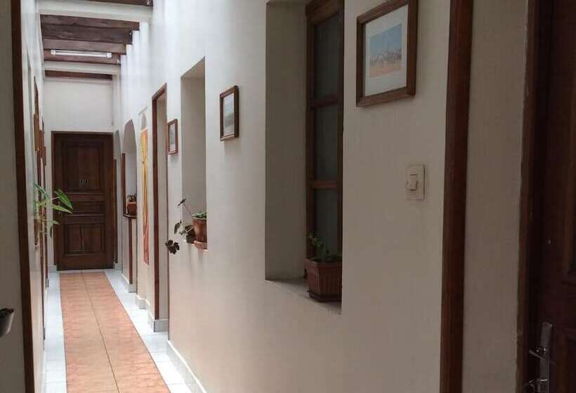 هتل Tana Jacaranda