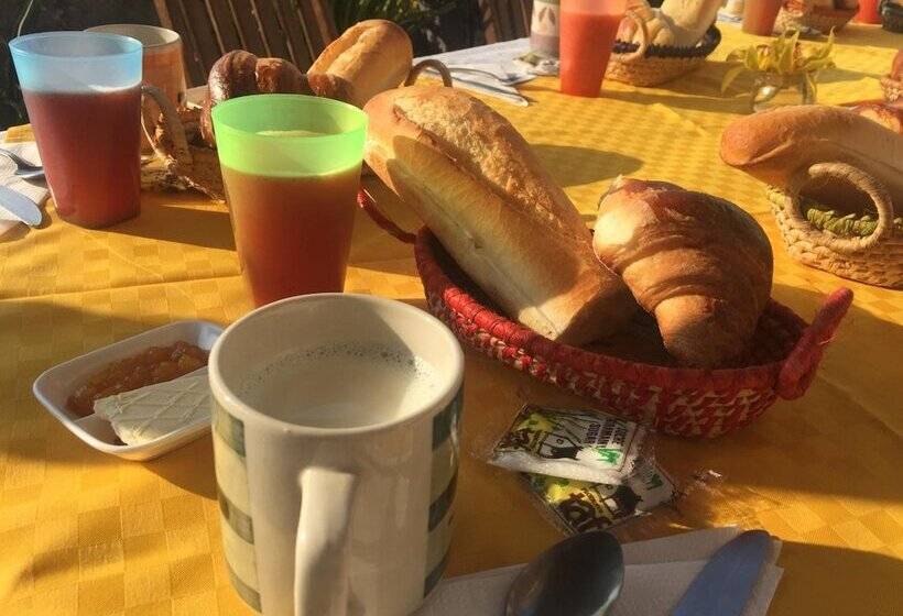 هتل Tana Jacaranda