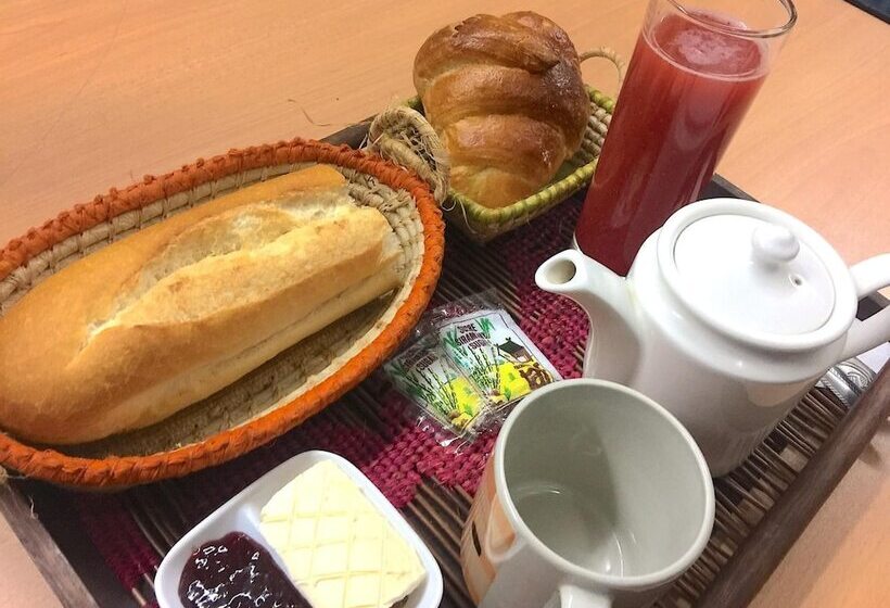 هتل Tana Jacaranda