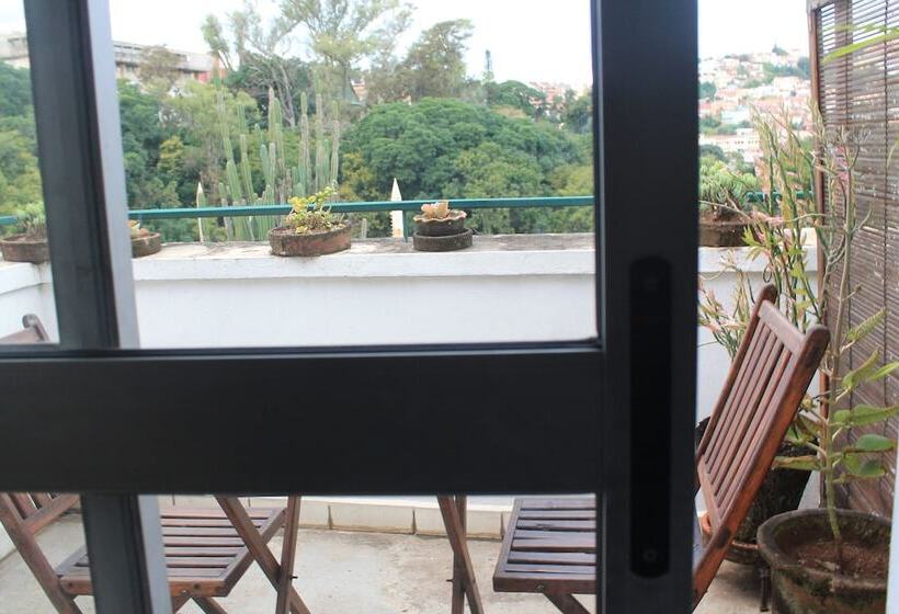 هتل Tana Jacaranda