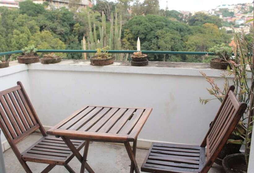 هتل Tana Jacaranda