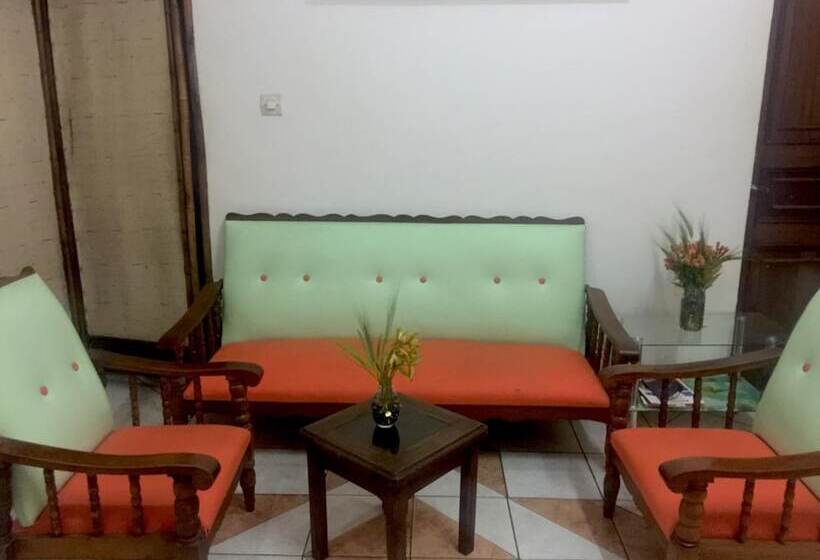 هتل Tana Jacaranda