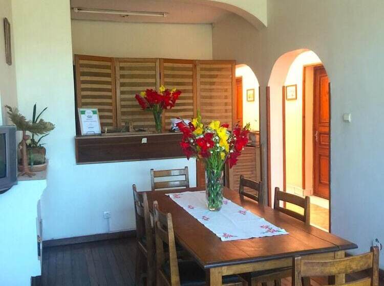 هتل Tana Jacaranda