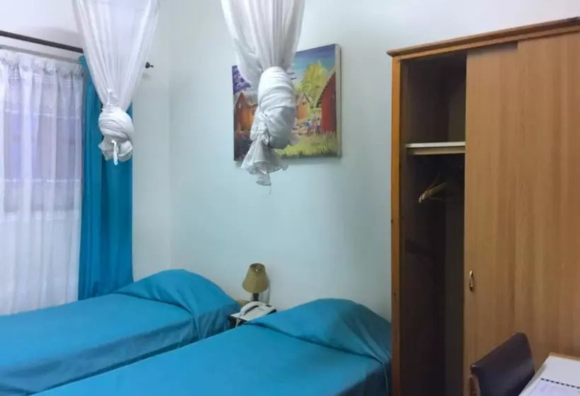 هتل Tana Jacaranda
