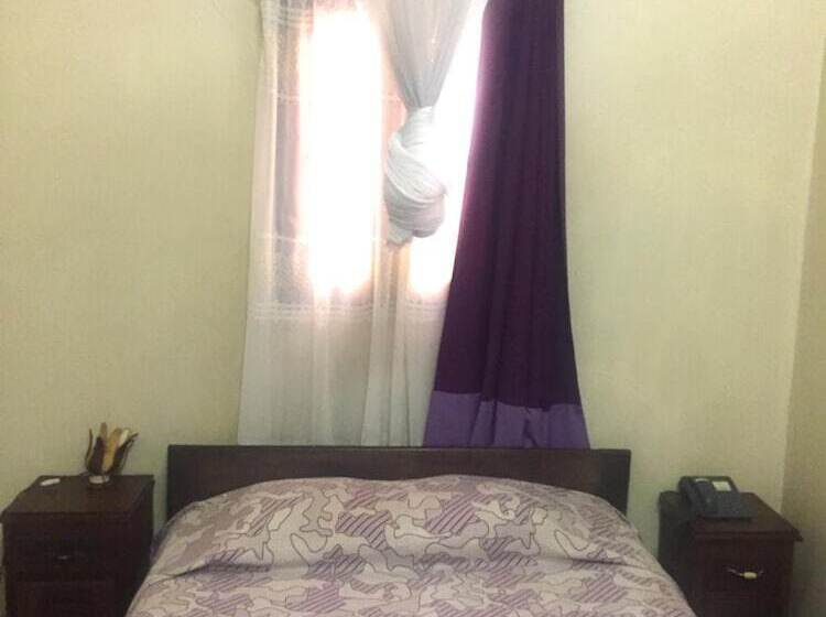 هتل Tana Jacaranda