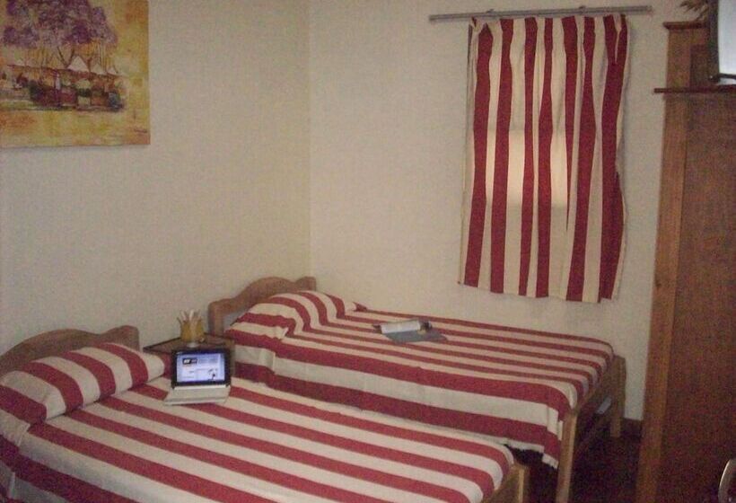 هتل Tana Jacaranda