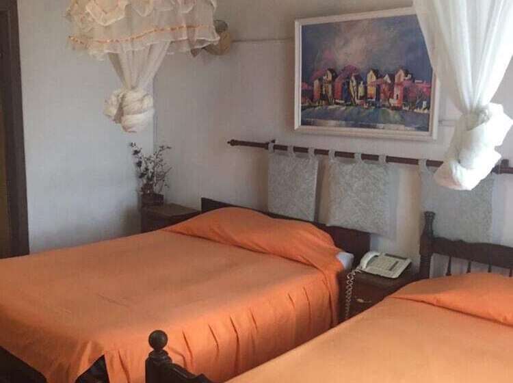 هتل Tana Jacaranda