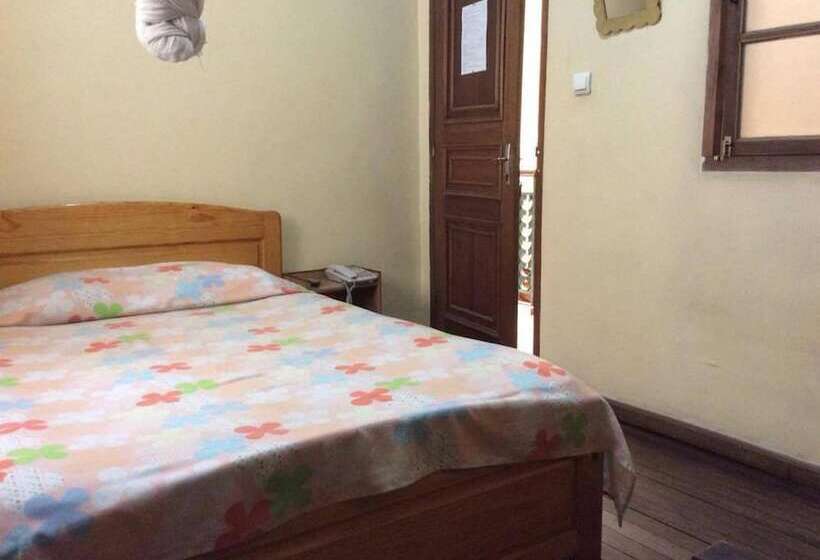 هتل Tana Jacaranda