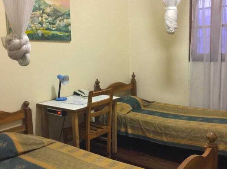 هتل Tana Jacaranda