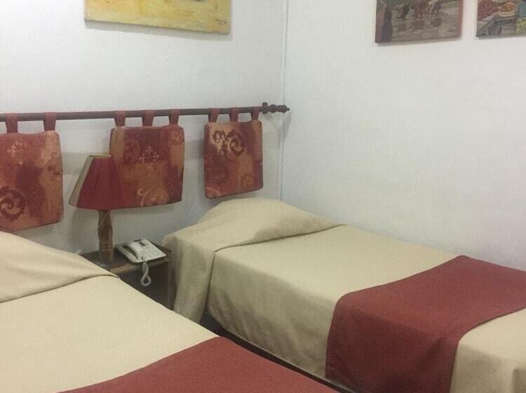 هتل Tana Jacaranda