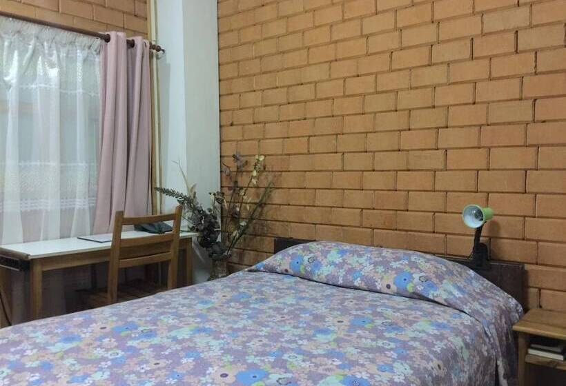 هتل Tana Jacaranda