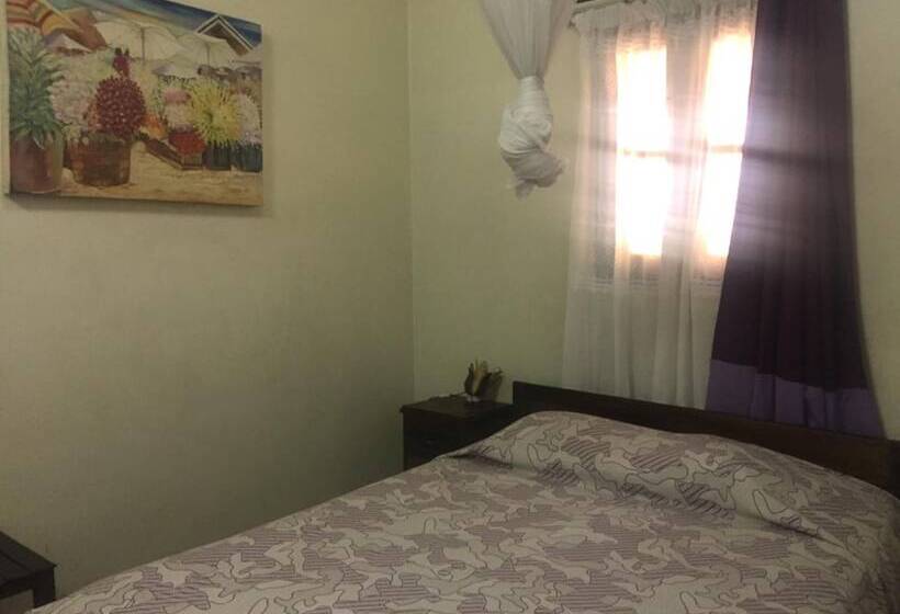 هتل Tana Jacaranda