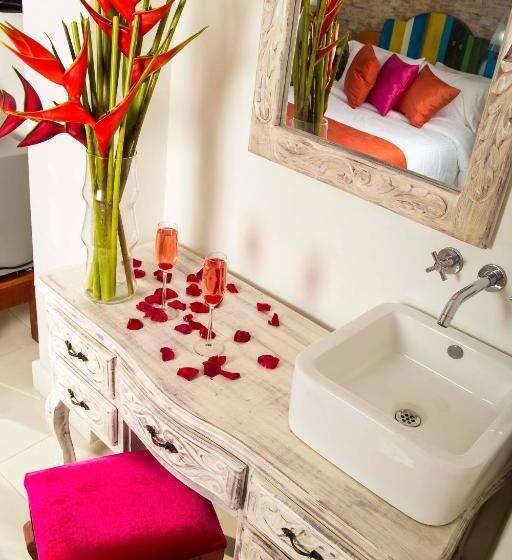 هتل Voilá Signature Casa Isabel