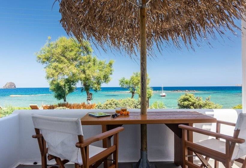 Niki Savvas Studio & Suites