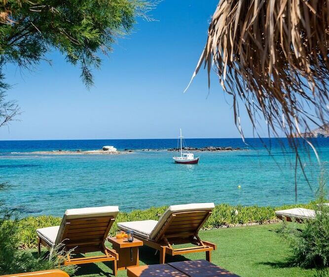 Niki Savvas Studio & Suites