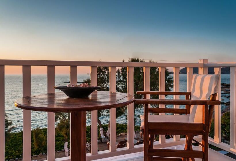 Niki Savvas Studio & Suites