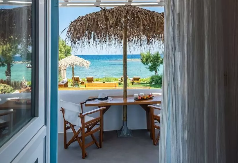 Niki Savvas Studio & Suites