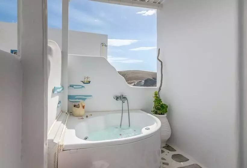 Niki Savvas Studio & Suites