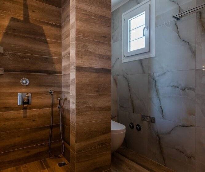 Niki Savvas Studio & Suites