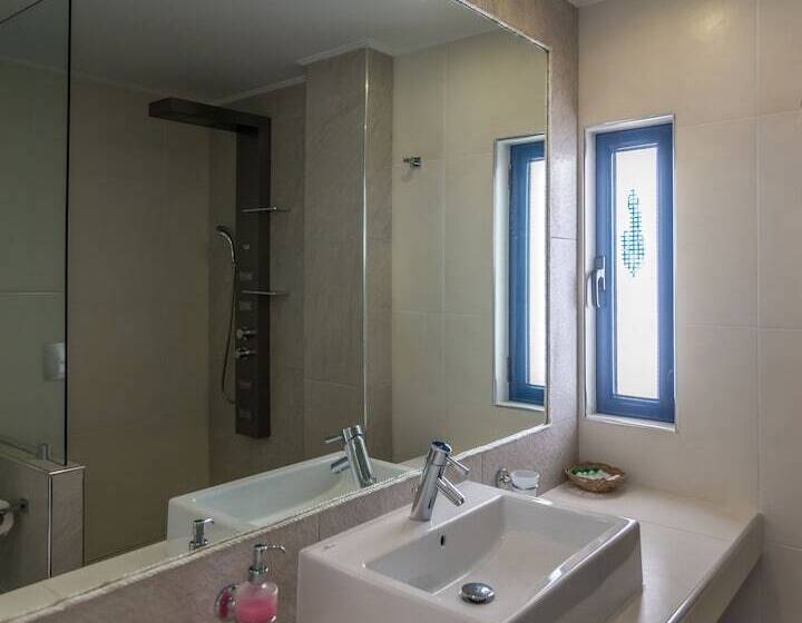 Niki Savvas Studio & Suites