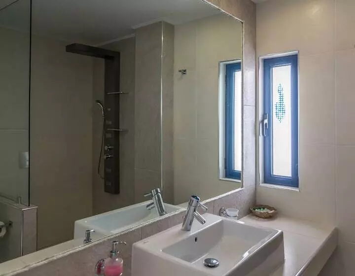 Niki Savvas Studio & Suites