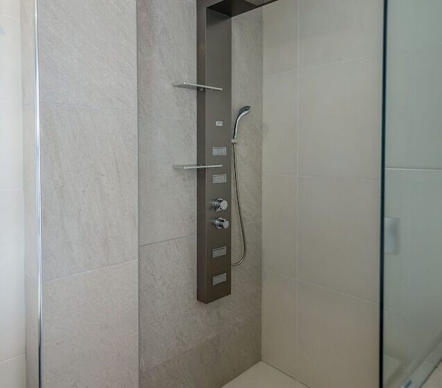 Niki Savvas Studio & Suites