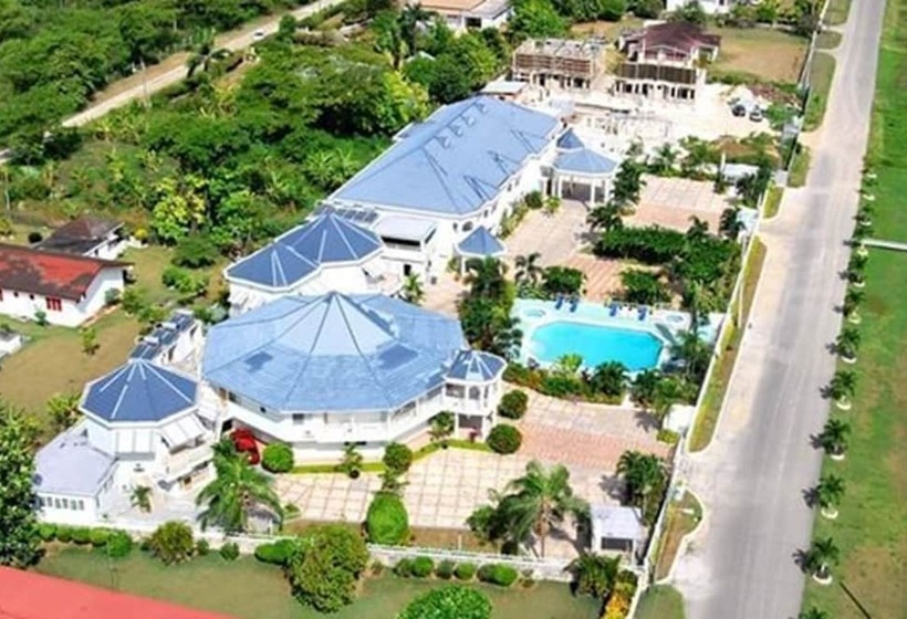 هتل Holiday Haven Resort & Banquet Hall