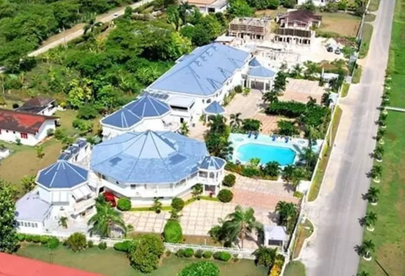 هتل Holiday Haven Resort & Banquet Hall