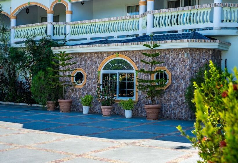 هتل Holiday Haven Resort & Banquet Hall