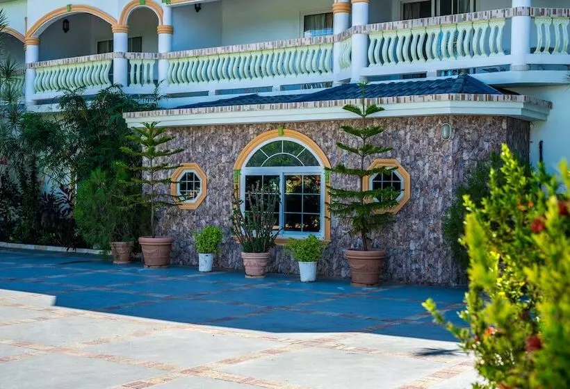 هتل Holiday Haven Resort & Banquet Hall