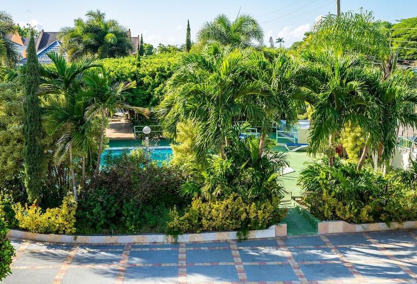 هتل Holiday Haven Resort & Banquet Hall