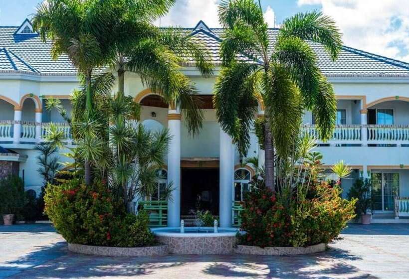 هتل Holiday Haven Resort & Banquet Hall