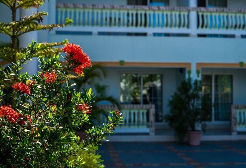 هتل Holiday Haven Resort & Banquet Hall