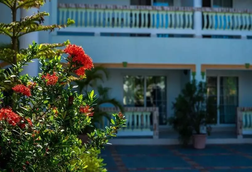 هتل Holiday Haven Resort & Banquet Hall